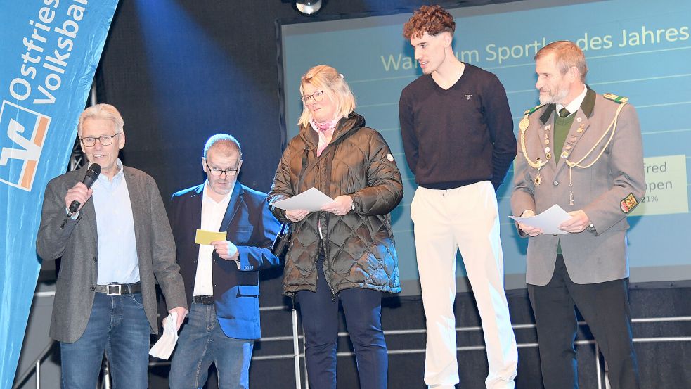 Felix Ebel (zweiter von rechts) setzte sich gegen die Konkurrenz durch. Foto: Ellinger