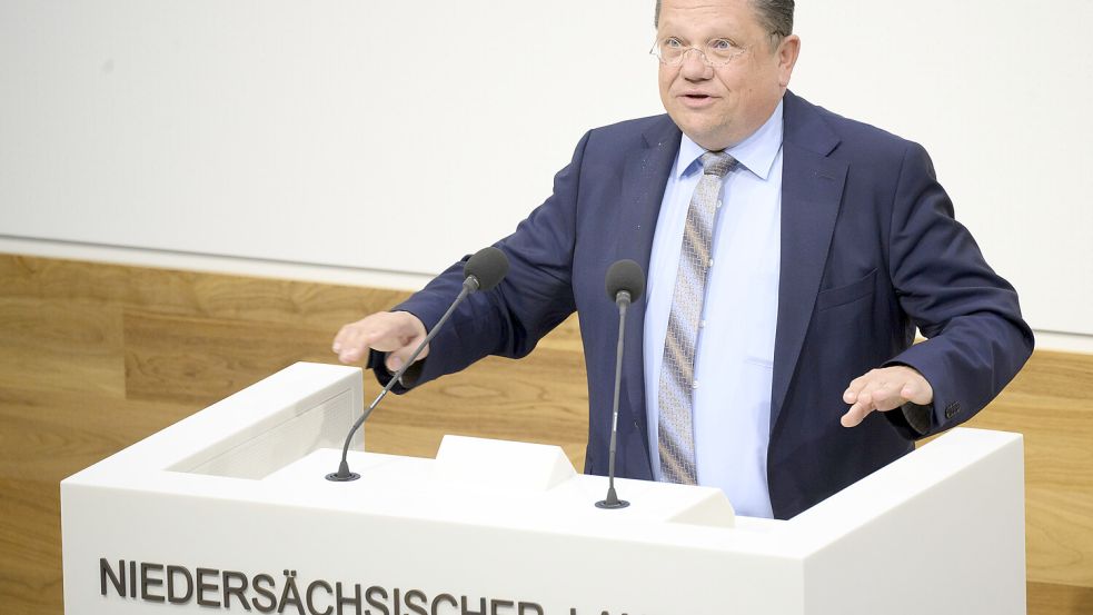 Der niedersächsische Gesundheitsminister Andreas Philippi will das Gesetz zur Cannabis-Legalisierung nachverhandeln. Foto: dpa/ Julian Stratenschulte
