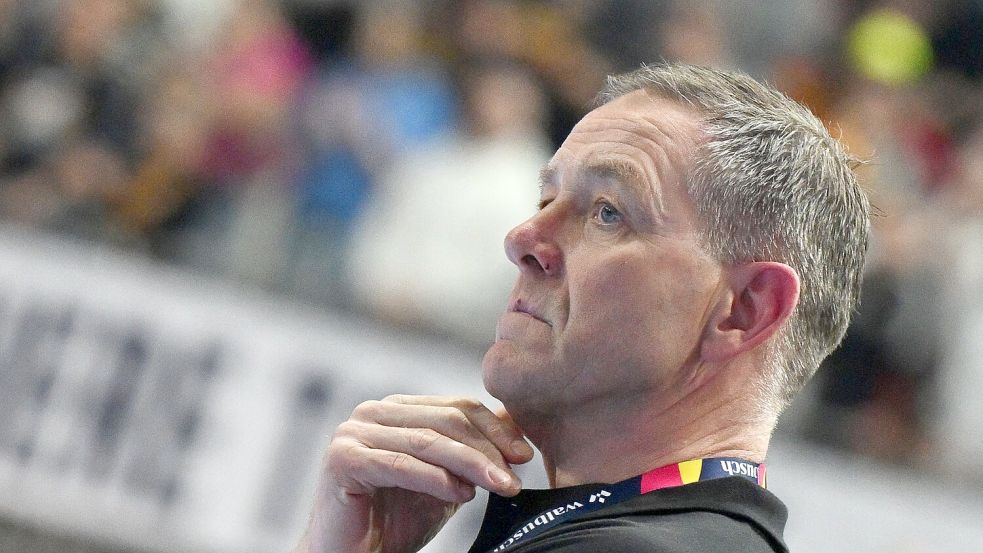 Alfred Gislason bleibt der Trainer der deutschen Handballer. Foto: Federico Gambarini/dpa