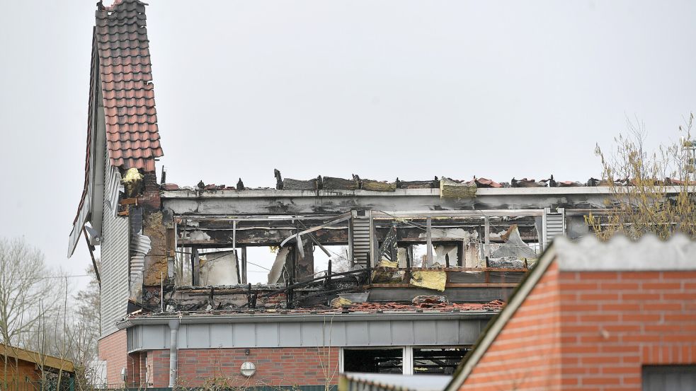Von der Sporthalle Neermoor ist nach dem Feuer am 16. Februar nicht mehr viel übrig. Foto: Ortgies