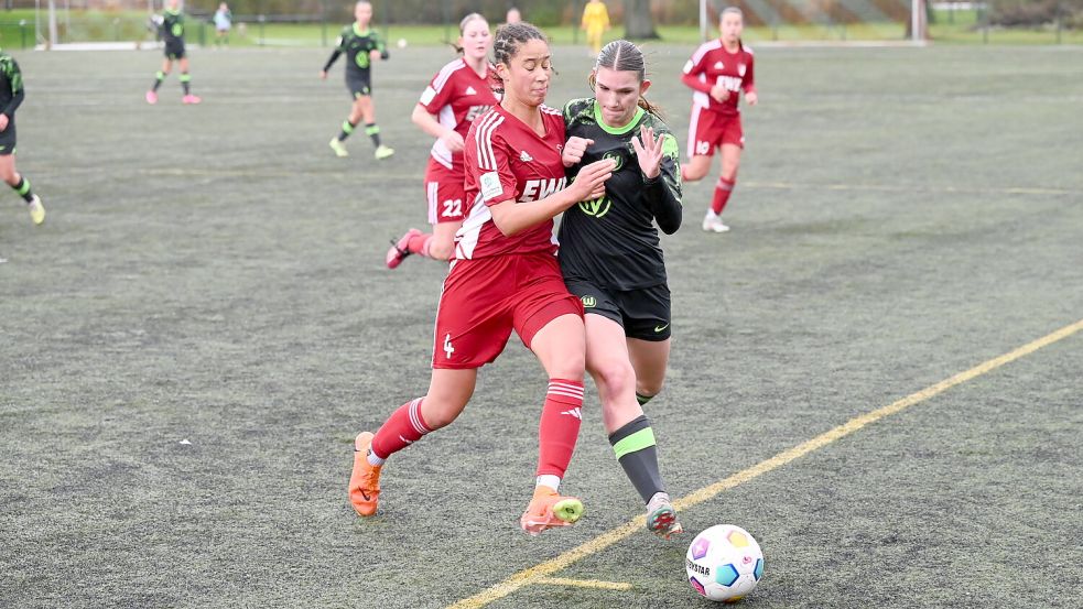 Die Auricher Defensive um Kapitänin Marie Omoze Okoroh (vorne links) wurde in dieser Saison erst sechsmal bezwungen. Archivfoto: Steenhoff