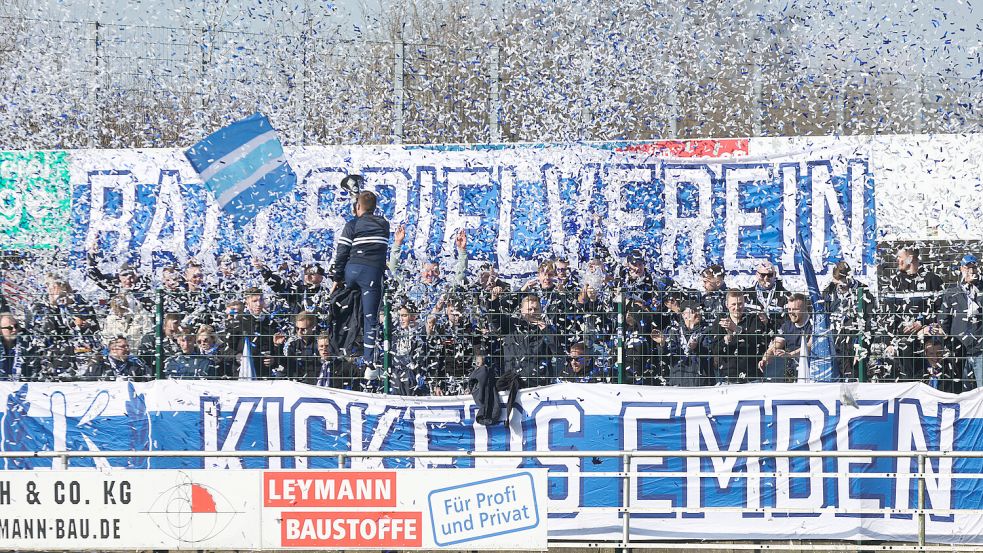 Der Emder Gäste-Block in Rehden war gut gefüllt. Foto: Doden/Emden