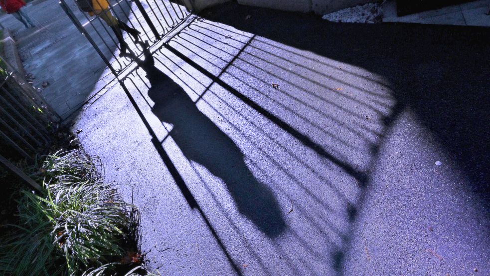 Angst vor Übergriffen in der Dunkelheit: Diese Projekte helfen Frauen in Not. Foto: imago images/Rolf Poss