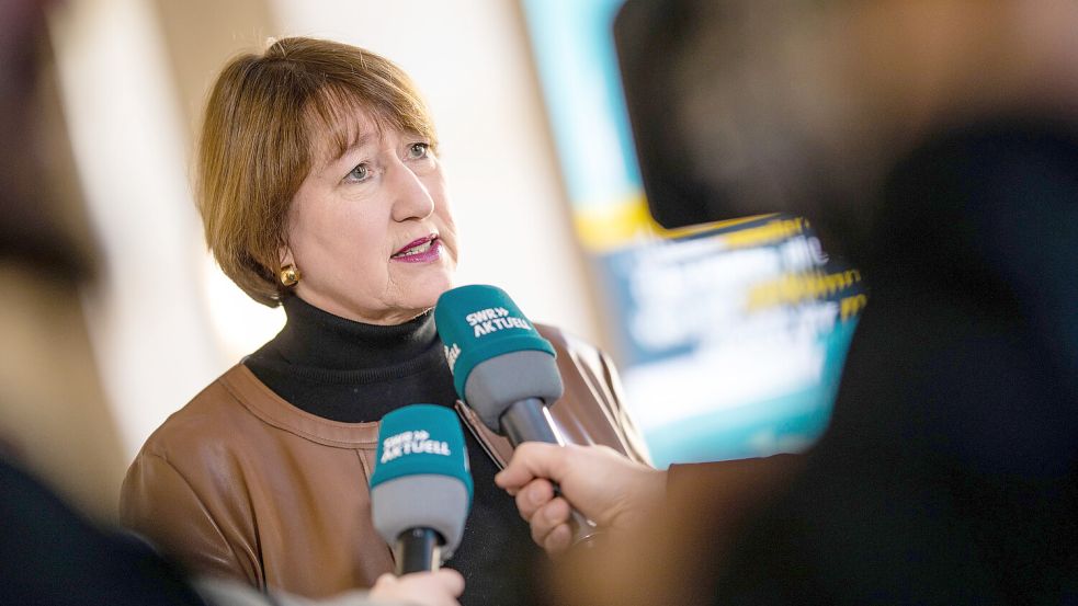 Klagt über nicht mehr wettbewerbsfähige Produktionskosten in Deutschland: Hildegard Müller, Präsidentin des Verbands der Automobilindustrie (VDA), die am Dienstagabend zu Besuch in Emden war. Foto: Schmidt/DPA/Archiv