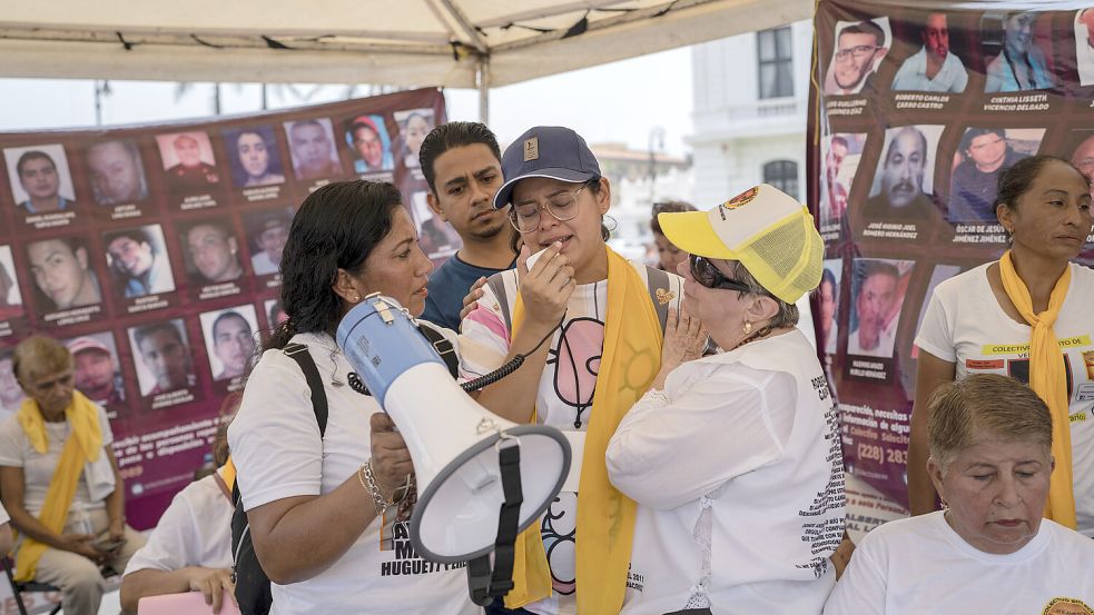 Die Mütter von Verschwundenen, Mitglieder des Kollektiv Solecito und des Kollektiv Justicia y Dignidad, bei einer Protestkundgebung. Foto: dpa/Felix Marquez