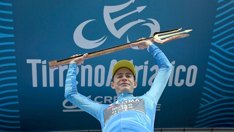 Der Däne Jonas Vingegaard hat die schwere Rundfahrt Tirreno-Adriatico gewonnen. Foto: Gianmattia D’Alberto/LaPresse/AP/dpa