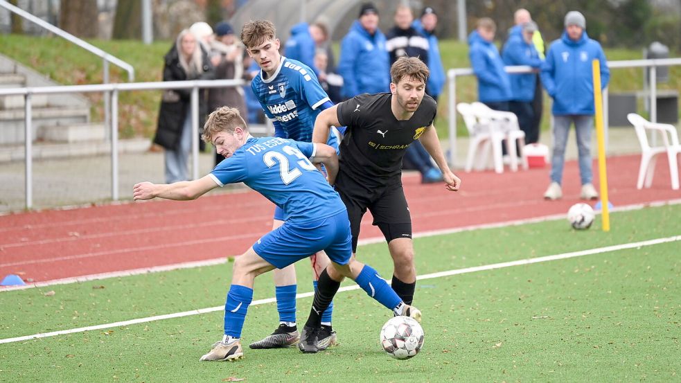 Esens-Flügelspieler Luca Pascal Janssen (Nummer 23) hatte am Sonntag in Nordhorn Lattenpech. Archiv-Foto: Steenhoff