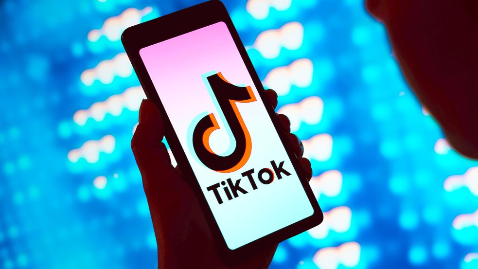Die Social-Media-Plattform TikTok bietet Christina Slonova eine Reichweite, ihre Anleitungen zum Trophy Wive zu verbreiten. Foto: IMAGO/SOPA Images