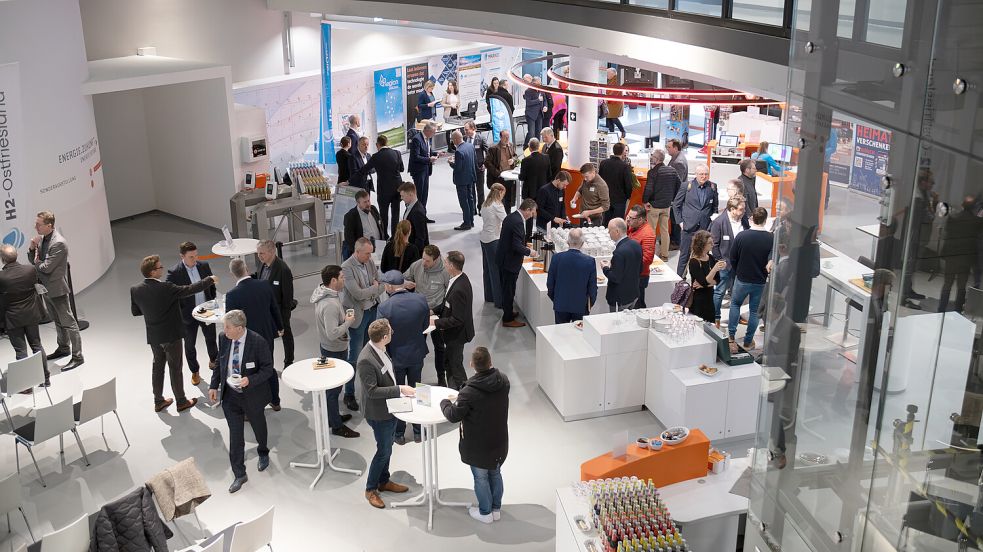 Mehr als 200 Delegierte waren ins Auricher Energie Erlebniszentrum gekommen. Foto: privat