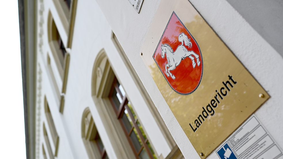 Wegen Erpressung steht ein 52-Jähriger in Aurich vor Gericht. Foto: dpa/Lars Penning