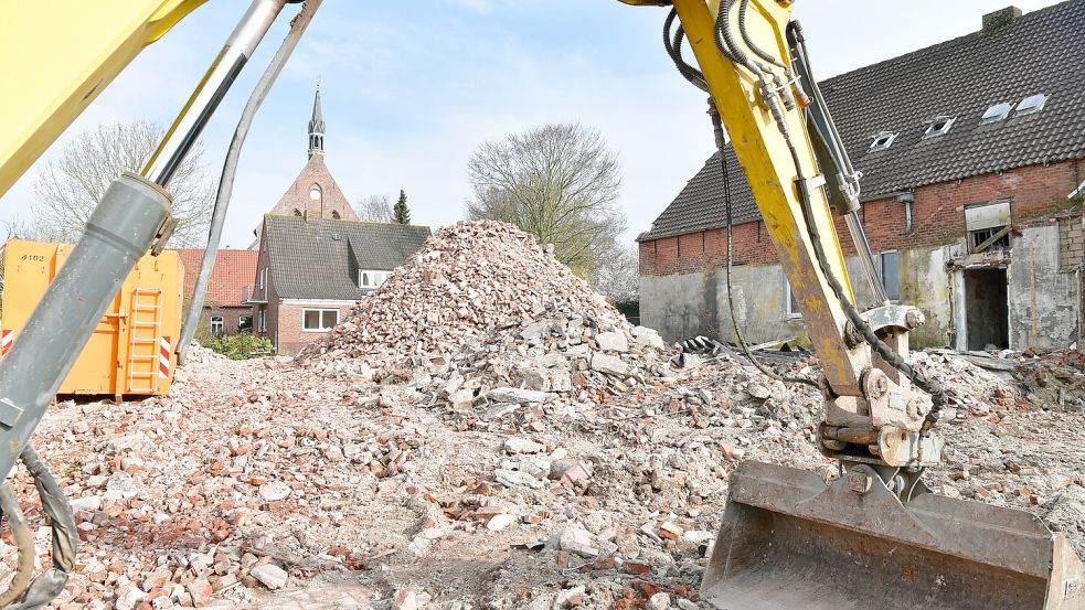 Der beim Abriss entstandene Schutt muss abtransportiert werden. Foto: Wagenaar