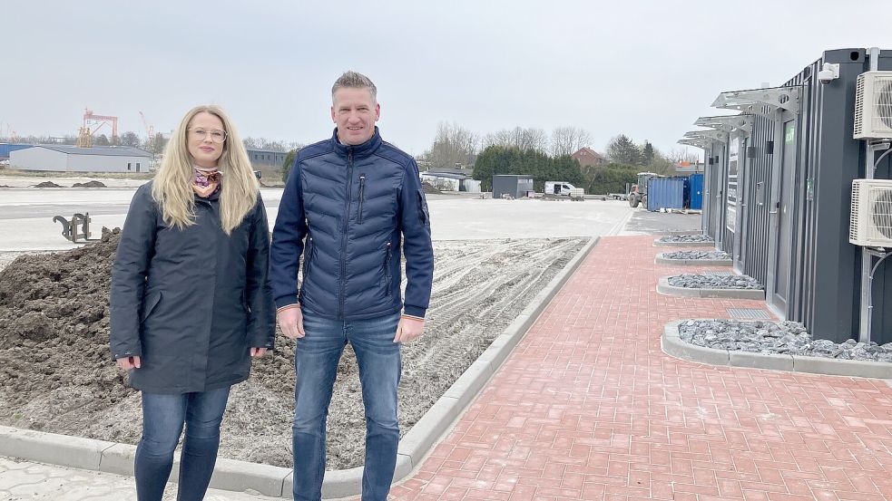 Für das Projekt Rastplatz am Start: Anja Manssen und Klaus Frerichs. Foto: Schuurman