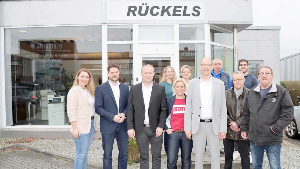 Die Firma Rückels Büro-Organisation GmbH & Co. KG blickt auf 25 Jahre Bestehen zurück. Hier ein Teil des Teams. Fotos: Wittich