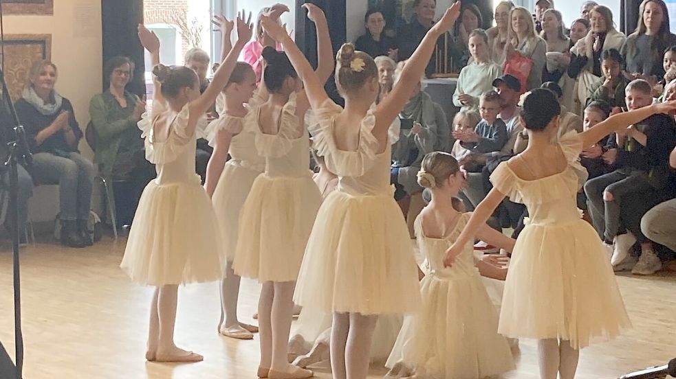 Die jungen Ballerinas der Ballet Factory aus Emden entzückten das Publikum. Foto: privat