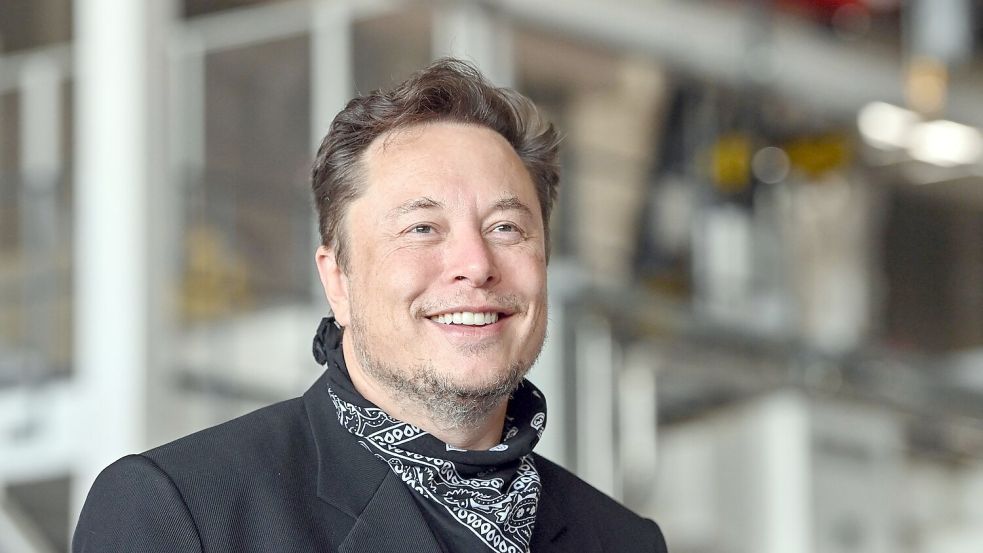 Elon Musk bei seinem letzten Besuch in der Tesla Gigafactory in Grünheide vor rund vier Monaten. Foto: Patrick Pleul/dpa-Zentralbild/dpa