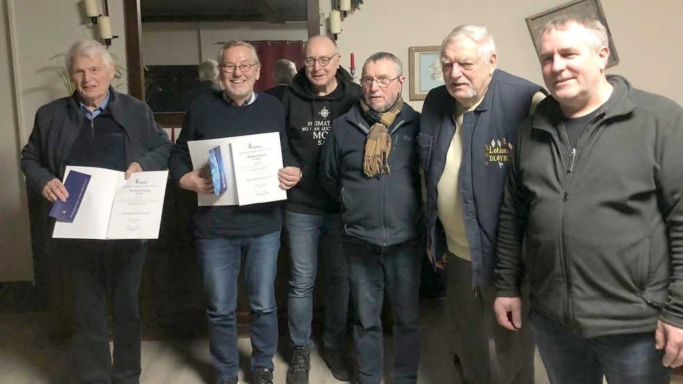 Das Foto zeigt (von links): Herbert Freitag, Heiko Cassens, Erhard Bruns, Günther Mildenberger sowie Lothar Tribukeit und Heiko Folkers (beide Wahlausschuss). Nicht im Bild ist der neu gewählte Vorsitzende Dieter Dahlmann. Er hatte bereits im Vorfeld seine Bereitschaft zur Übernahme der Funktion als 1. Vorsitzender schriftlich erklärt. Foto: privat