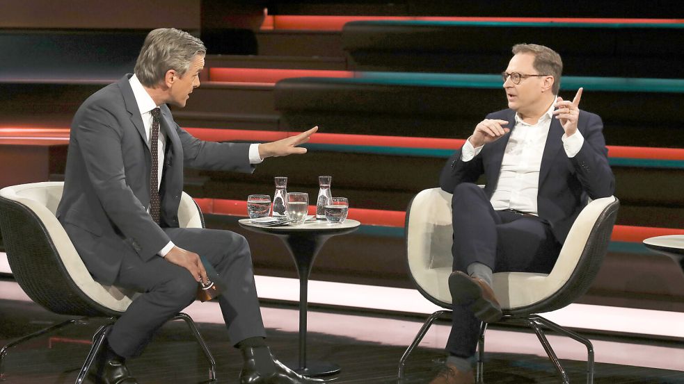 Martin Huber (rechts) versuchte sich am Dienstagabend gegenüber Markus Lanz für seinen umstrittenen Tweet zu rechtfertigen. Foto: ZDF/Cornelia Lehmann
