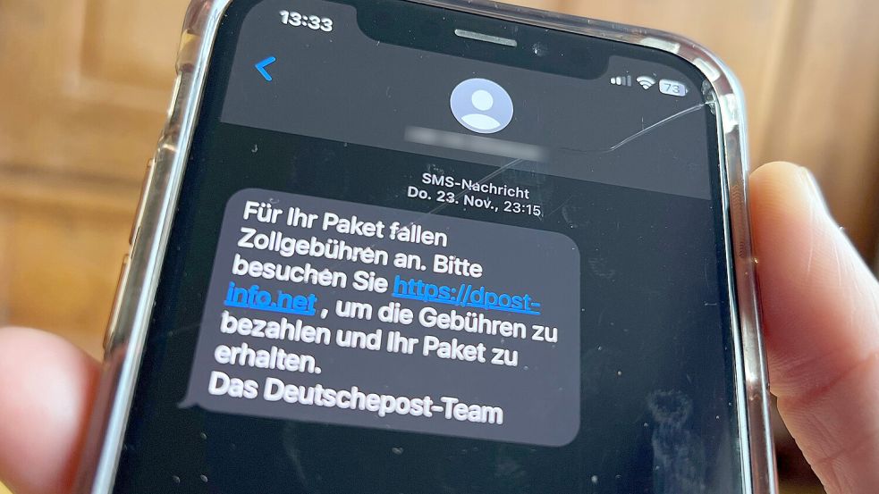 Kurz vor Ostern ist es bei Betrügern besonders beliebt, über gefälschte SMS zur Paketverfolgung an Daten von Menschen zu kommen. Foto: dpa/Wolf von Dewitz