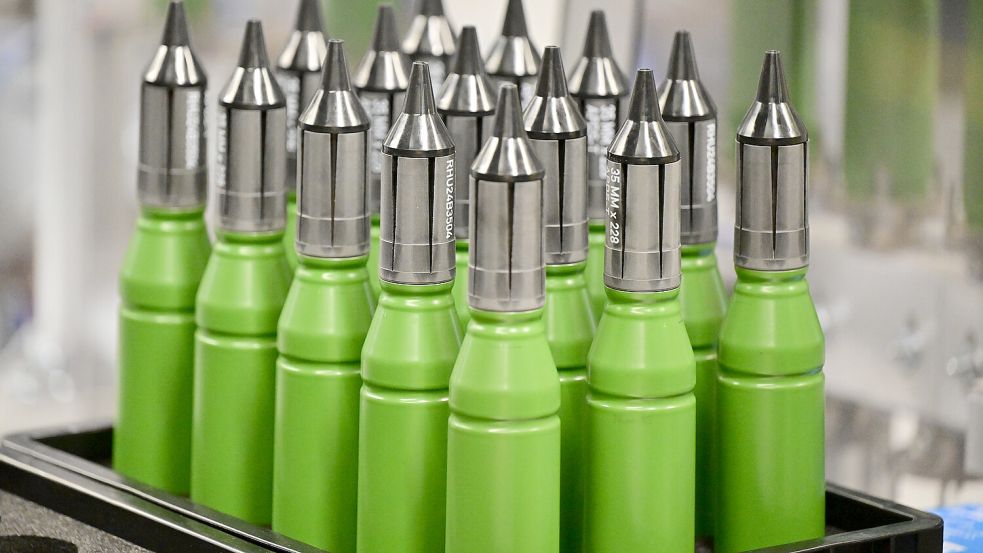 Sieht harmlos aus, ist es aber nicht: Munition für den Flugabwehrkanonenpanzer Gepard von Rheinmetall. Foto: dpa/Philipp Schulze