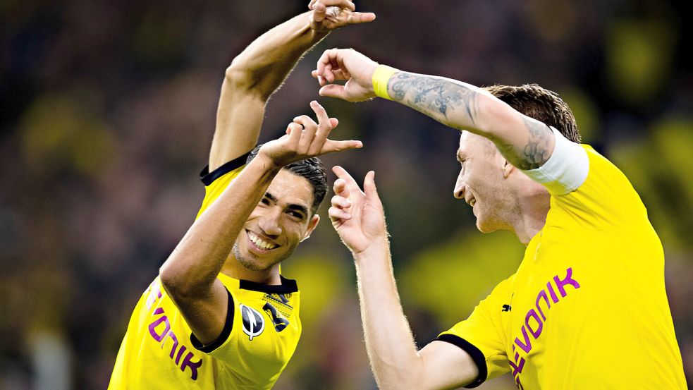 Haben zusammen schon mehrere „Dragon Ball“-Posen auf dem Platz präsentiert: Achraf Hakimi (links) und Marco Reus. Foto: IMAGO/Moritz Müller