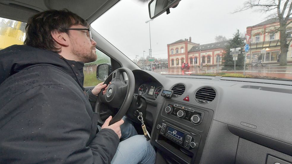 Die Suche nach einem Parkplatz am Leeraner Bahnhof gestaltet sich mitunter schwierig. Foto: Ortgies