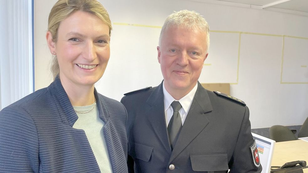 Stellten die Kriminalstatistik vor: Thomas Memering, Leiter der Polizeiinspektion Leer/Emden, und Angelika Grüter, Leiterin des Zentrale Kriminaldienstes. Foto: Nording