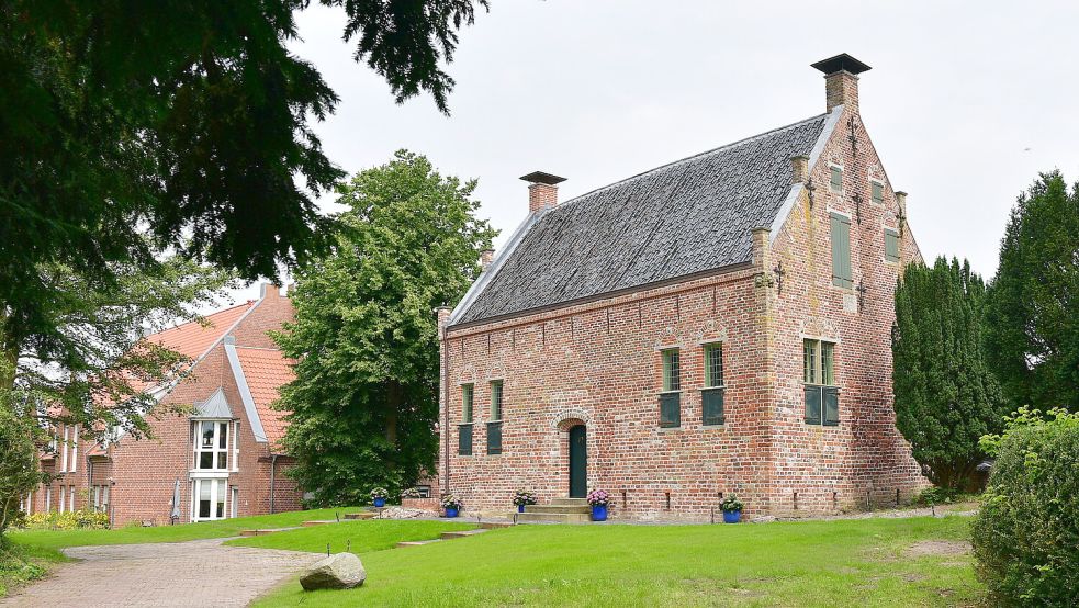 Im Steinhaus ist momentan die Ländliche Akademie Krummhörn-Hinte e.V. (LAK) ansässig. Foto: Wagenaar/Archiv