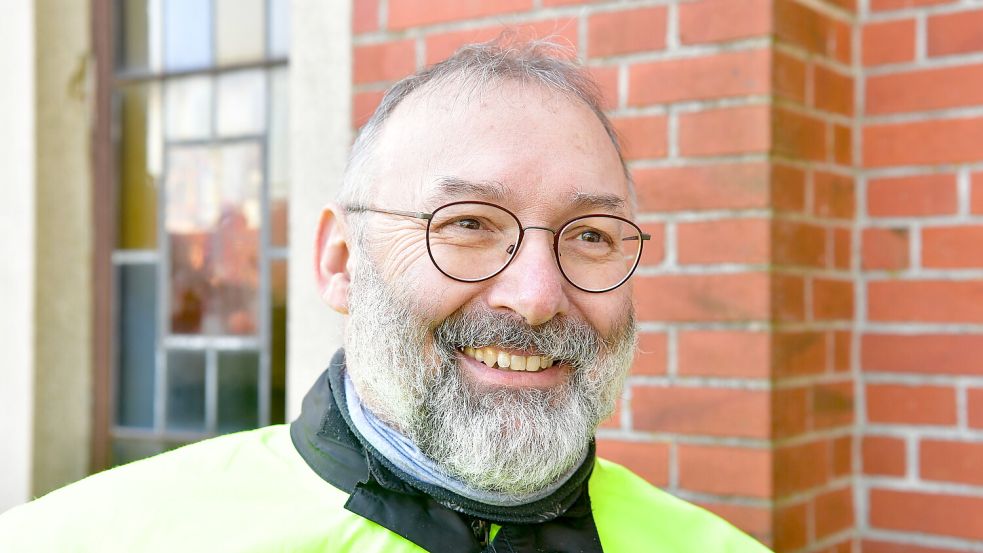 Pfarrer Georg Pützer von der Pfarrei Christ König ist für Pewsum, Emden, Hinte und Wirdum zuständig.
