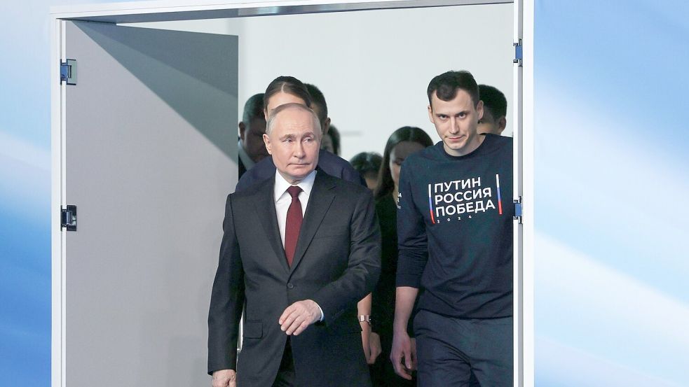 Wladimir Putin (M) ist in Russland seit rund einem Vierteljahrhundert an der Macht. Foto: Gavriil Grigorov/Pool Sputnik Kremlin/AP/dpa