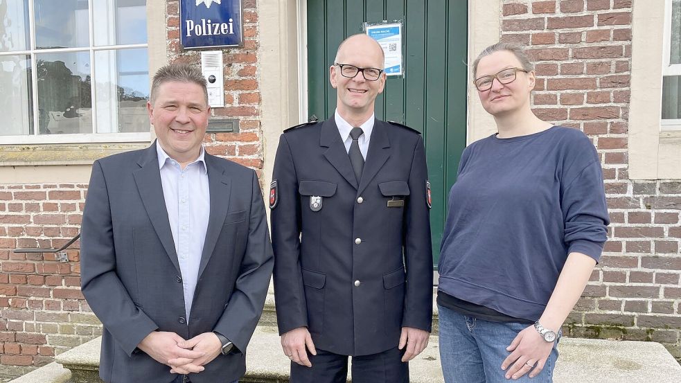 Michael Pape, Leiter des Kriminal- und Ermittlungsdienstes in Norden, Revierleiter Ingo Brickwedde und Jugendamtsmitarbeiterin Tina Schipper stellten die Kriminalitätsstatistik und die neuen Präventionsideen vor. Foto: Rebecca Kresse