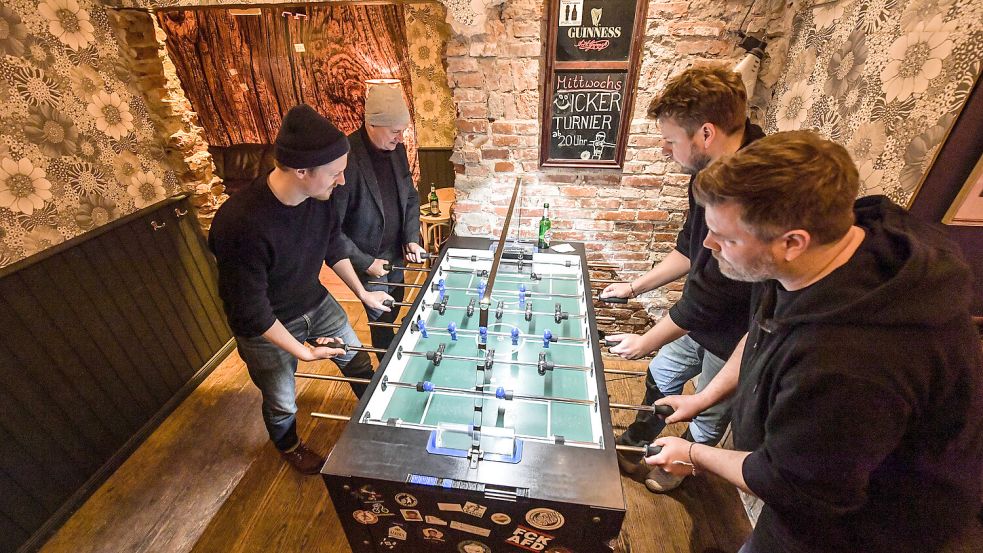 Kickern ist beliebt bei den Großen. Foto: Ortgies