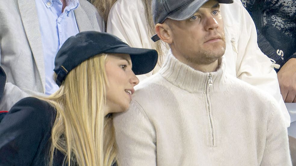 Anika und Manuel Neuer haben erst im vergangenen Jahr geheiratet. Foto: IMAGO/MIS