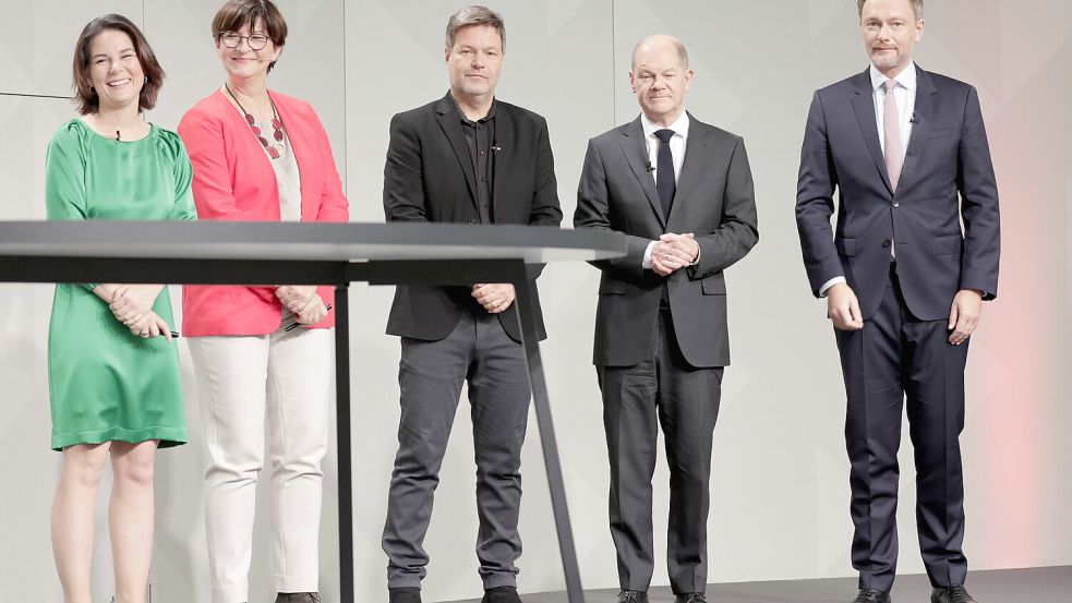 Sind die Differenzen zwischen Politikerinnen wie Annalena Baerbock (l.) oder Saskia Esken (r.) wirklich so groß? Den Versuch eine Frauenpartei zu gründen, gab es in Deutschland schon oft. Foto: IMAGO/Jens Schicke