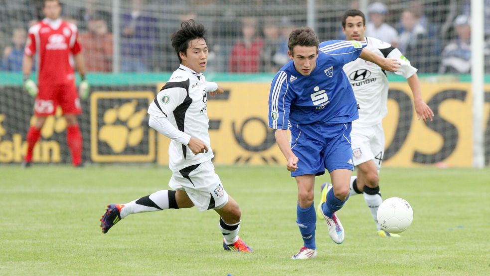 Julian Bennert spielte zu Beginn seiner Herrenzeit für Kickers Emden. Archivfoto: Doden, Emden