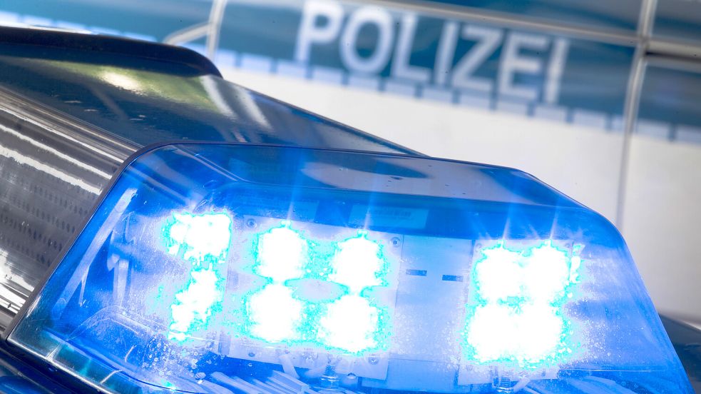 Das Landeskriminalamt hatte Beamte nach Rhauderfehn geschickt. Sie durchsuchten ein Wohnhaus. Symbolfoto: Gentsch/dpa
