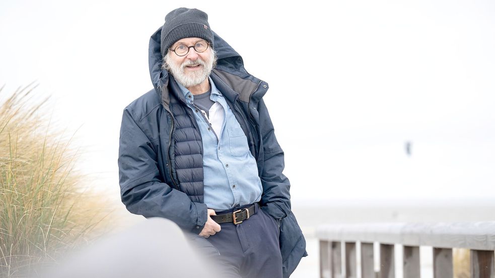Ostfriesenkrimi-Autor Klaus-Peter Wolf ist dieses Jahr 70 geworden. Heute schreibt er über Gesetzesbrecher, in jungen Jahren ist er selber kriminell geworden. Foto: dpa/Sina Schuldt