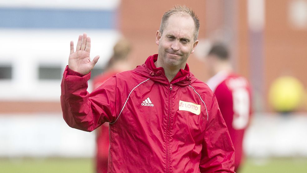 Die Partien gegen Bunde und in Middels verfolgte Westrhauderfehns Coach Michael Zuidema krankheitsbedingt über einen Liveticker von zu Hause aus. Archivfoto: Doden, Emden