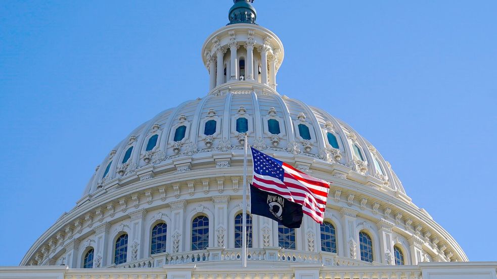Das US-Repräsentantenhaus hat kurz vor einem drohenden Stillstand der Regierungsgeschäfte ein Haushaltspaket in Billiardenhöhe verabschiedet. Foto: Jacquelyn Martin/AP/dpa