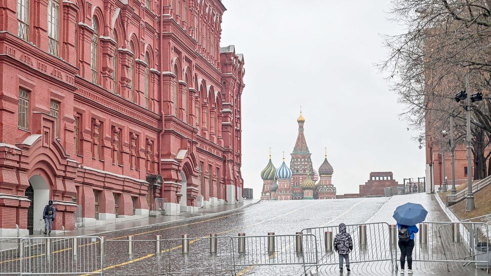 Der Rote Platz ist nach dem Anschlag in Moskau abgesperrt. Foto: Cao Yang/XinHua/dpa