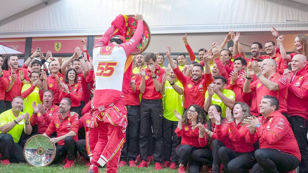 Carlos Sainz muss im kommenden Jahr seinen Platz bei Ferrari freimachen. Foto: Asanka Brendon Ratnayake/AP/dpa