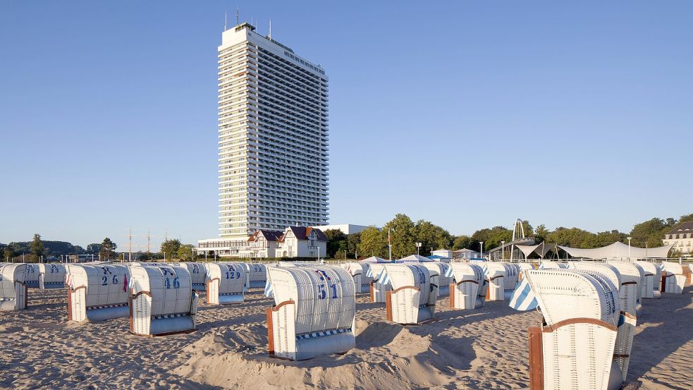 Das Maritim Hotel in Travemünde kommt unter die Top 3 der größten Gebäude in Norddeutschland. Foto: IMAGO/imagebroker