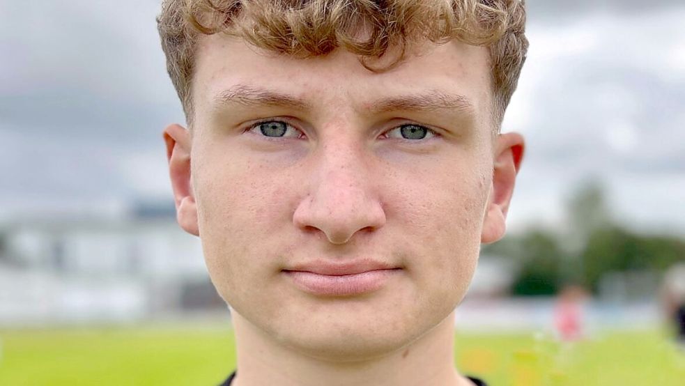 Mika Popp feierte ein super Einstand in der Bezirksliga-Mannschaft des TuS Pewsum. Foto: Schoneboom