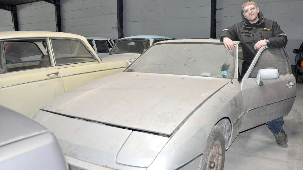 „Es gibt Patina. Und es gibt Schrott. Das ist ein Mittelding“, sagt Max Cornelius über den Porsche 924. Der stand etwa 20 Jahre in einer Scheune, bevor er ihn kaufte. Foto: Ullrich