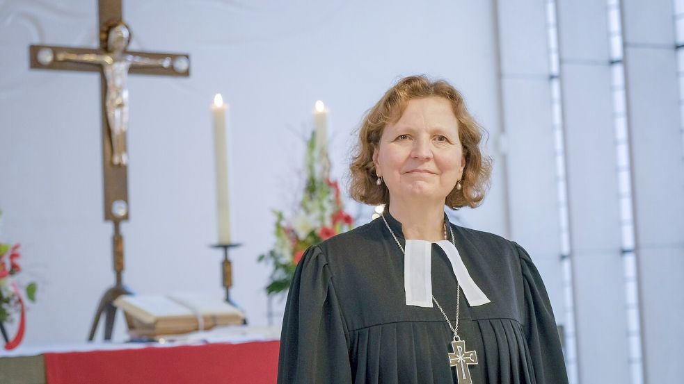 Die Regionalbischöfin des Evangelisch-lutherischen Sprengels Ostfriesland-Ems, Sabine Schiermeyer, predigt am Ostersonntag in der Martin-Luther-Kirche Emden. Foto: Jens Schulze