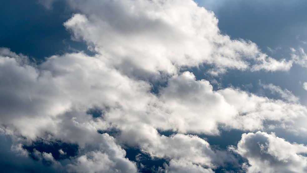 Wolken dominieren auch in den kommenden Tagen, die Sonne setzt sich nur selten durch. Foto: dpa/Robert Michael
