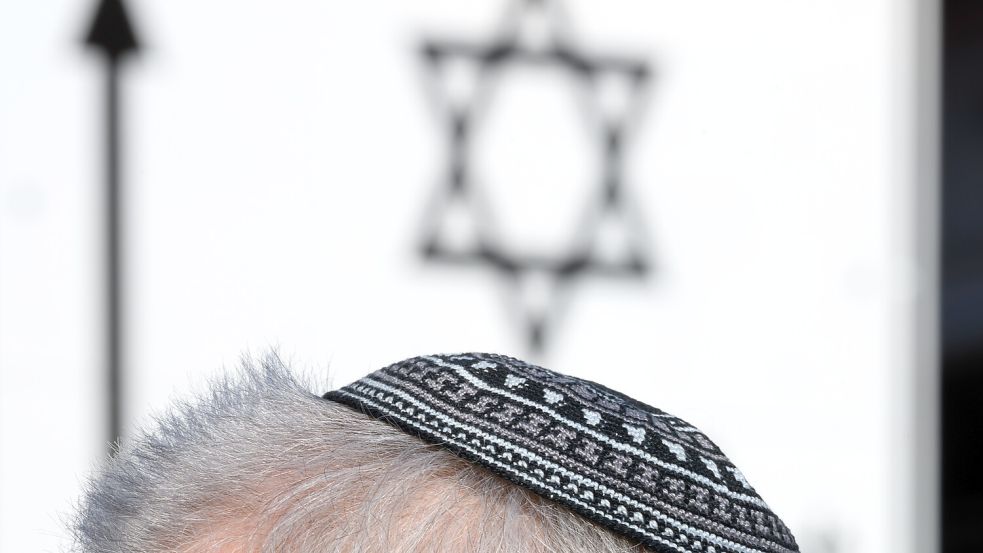Fragen zum jüdischen Leben in Deutschland und dem Existenzrecht Israels sollen in den Einbürgerungstest aufgenommen werden. Foto: dpa | Robert Michael
