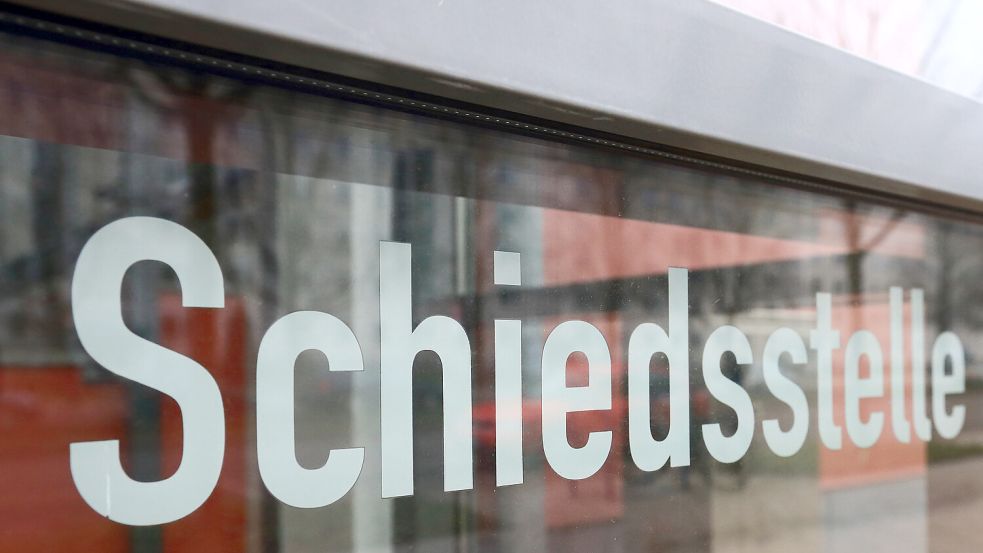 Schlichten statt richten – so lautet das Motto der Schiedsleute. Die Stadt Emden sucht Ehrenamtliche. Symbolfoto: dpa