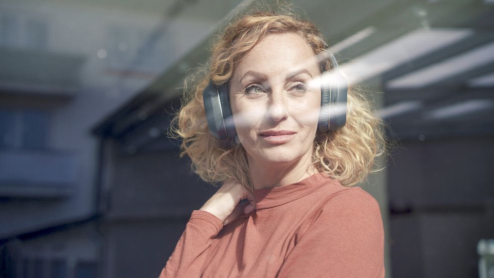 Podcasts werden vor allem in Deutschland immer beliebter. Aber woran liegt das? Foto: IMAGO / Westend61