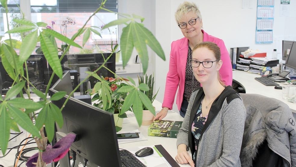 Unterstützung erfährt Milena Eilers (vorne) unter anderem von ihrer Ausbilderin Julia Meyer. Foto: Terhorst