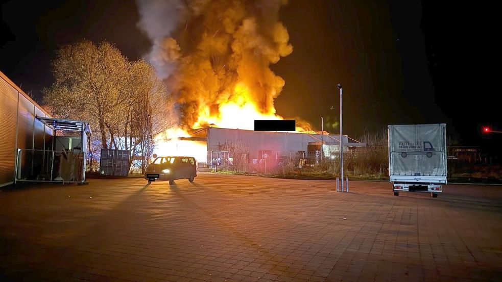In Varel brannte der Hagebaumarkt. Polizeiinspektion Wilhelmshaven/Friesland